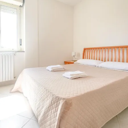 Accogliente Bilocale Centrale, Terrazza, Parking Lejlighed *